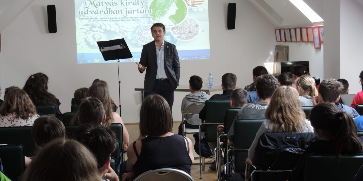 Mátyás király udvarában jártam - Marosán Csaba előadása 04.26. (Fotó: Fodor Tibor) Mátyás király udvarában jártam - Marosán Csaba előadása 04.26. (Fotó: Fodor Tibor)