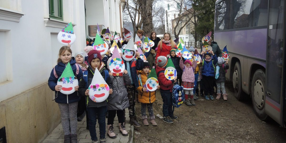 Farsangi mesepadlás – 2020.február 14. (Fotó: Fodor Tibor) Farsangi mesepadlás – 2020.február 14. (Fotó: Fodor Tibor)